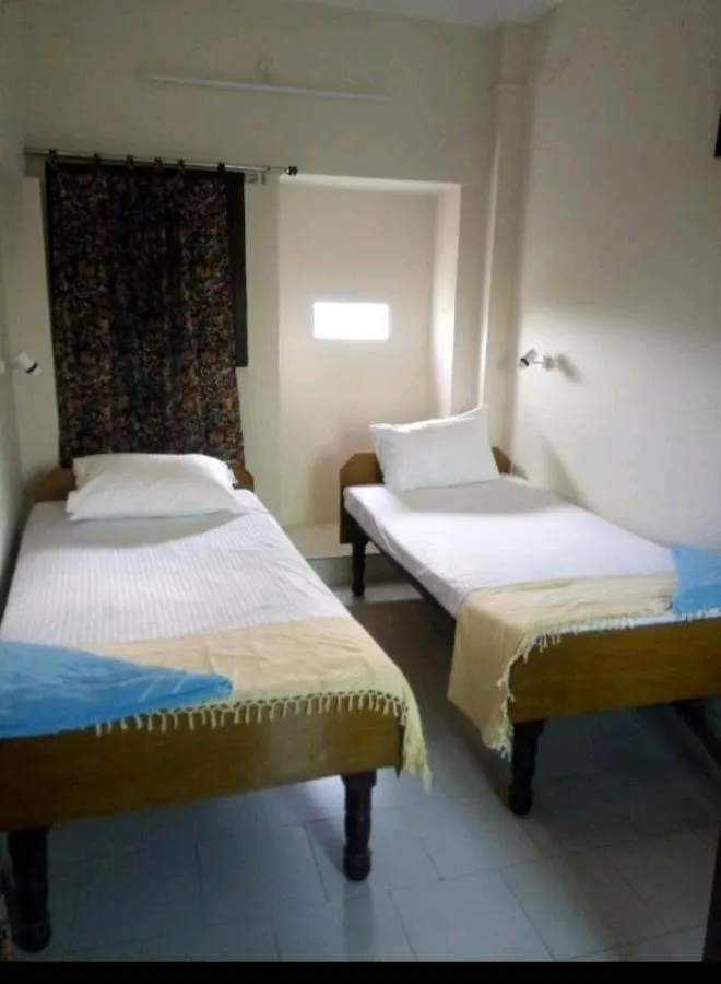 Monalisa Hostel Waranasi