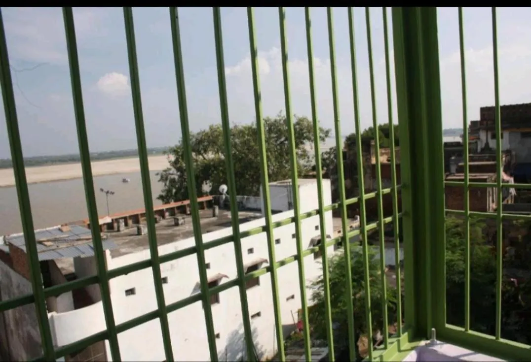 Monalisa Hostel Waranasi