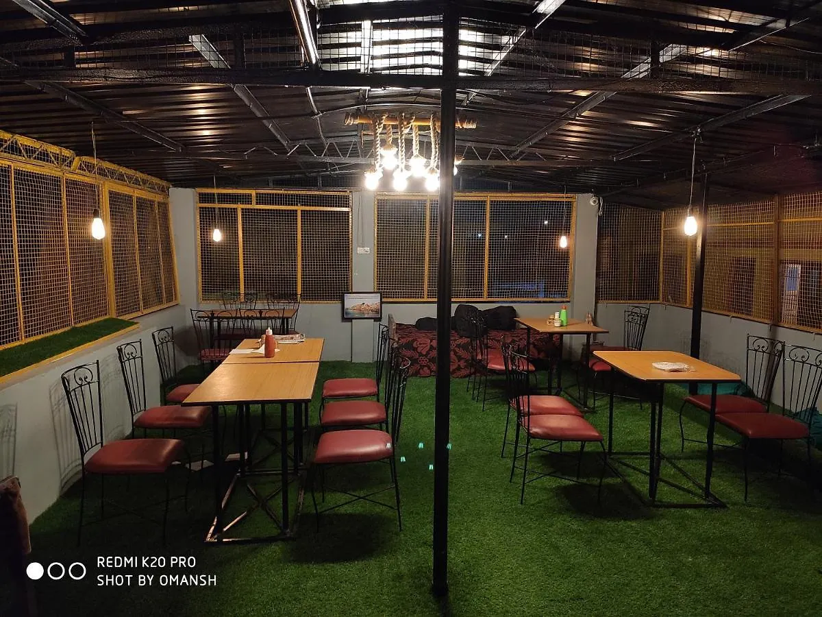 Monalisa Hostel Waranasi Indie