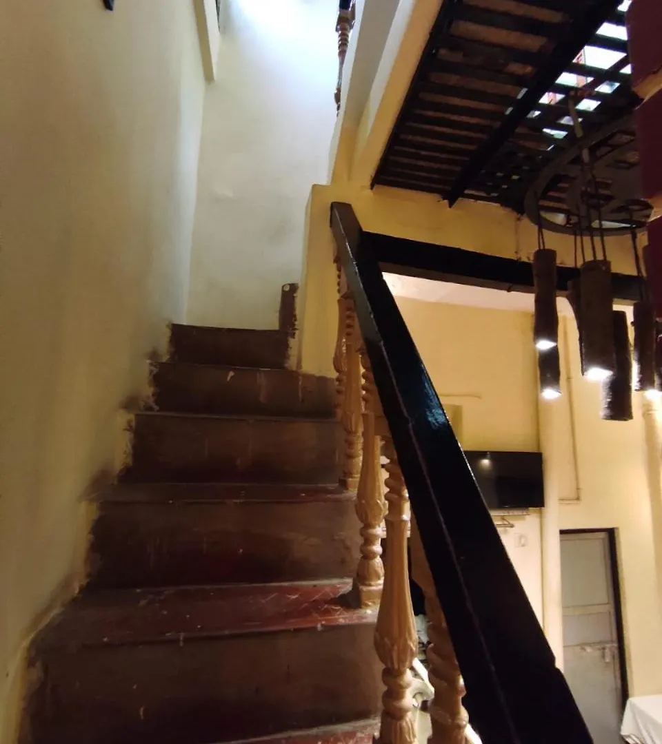 Monalisa Hostel Waranasi